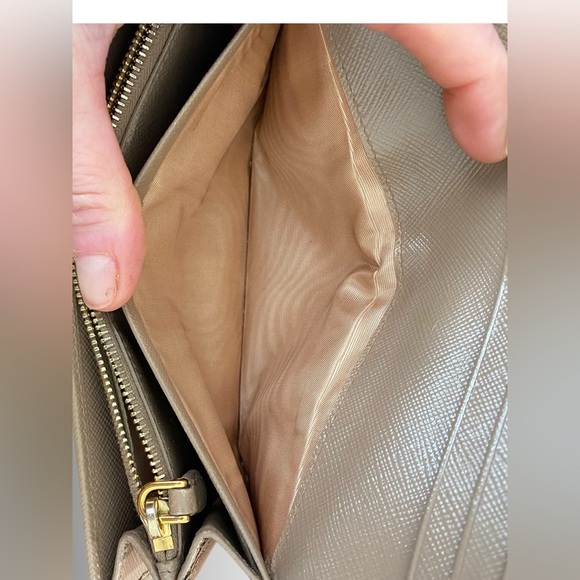 Prada Bifold Beige Safiano Leather Wallet with COA and Box - Picture 8 of 16